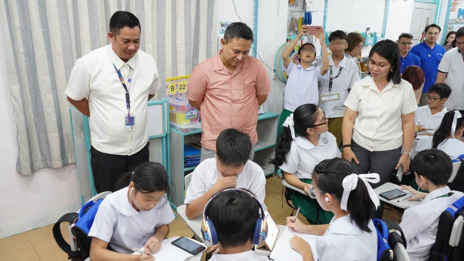 Angara visits digital classroom